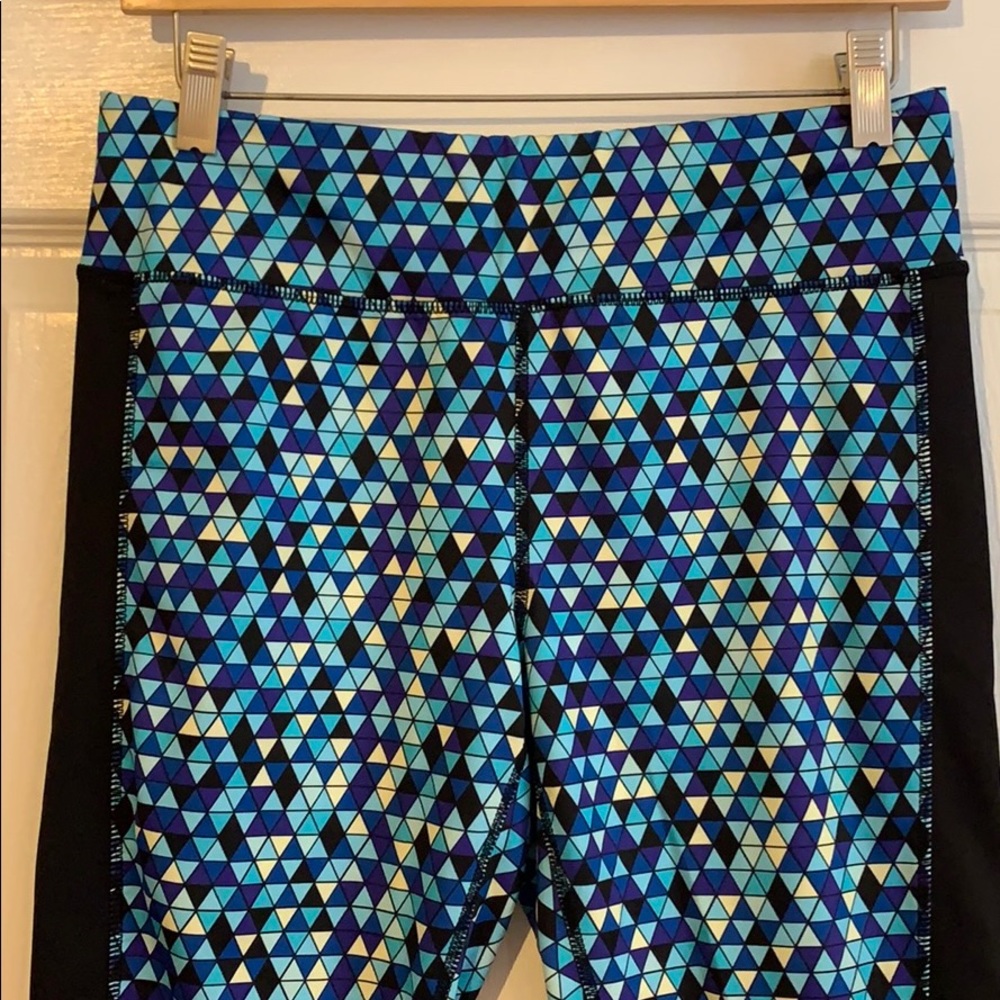 Athletic colored leggings.